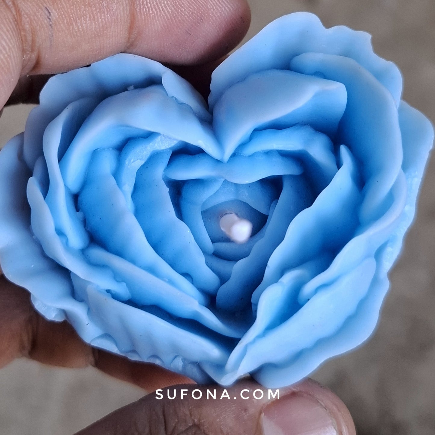 Petal Heart Candle β Luxurious Floral Design