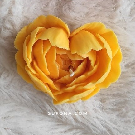 Petal Heart Candle β Luxurious Floral Design
