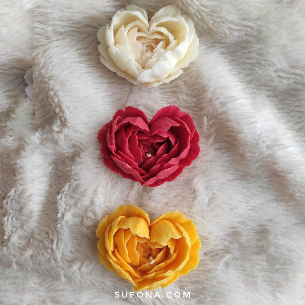 Petal Heart Candle β Luxurious Floral Design