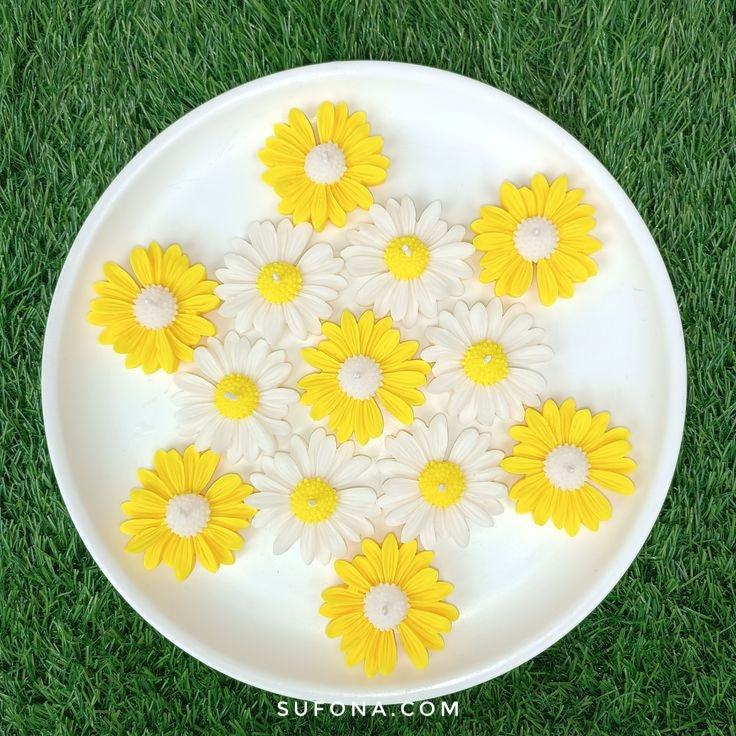 Daizy Candle – Handcrafted Floral Serenity by sufona_candles