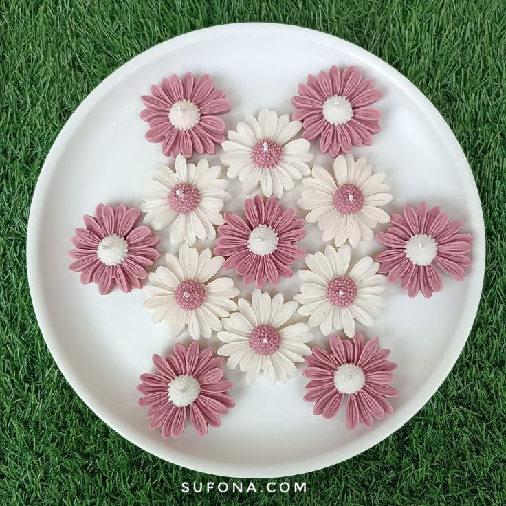 Daizy Candle – Handcrafted Floral Serenity by sufona_candles